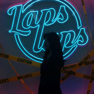 我解开胸罩喂男朋友吃奶
