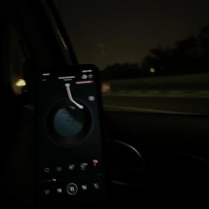 我解开胸罩喂男朋友吃奶
