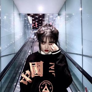 我解开胸罩喂男朋友吃奶
