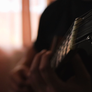 我解开胸罩喂男朋友吃奶
